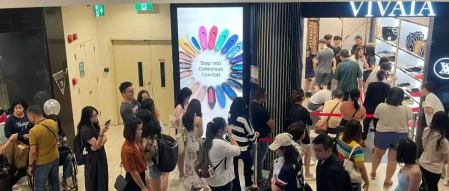 海外狂卖20亿国内却没几个人知道AG真人网站6个塑料瓶做一双鞋(图2)