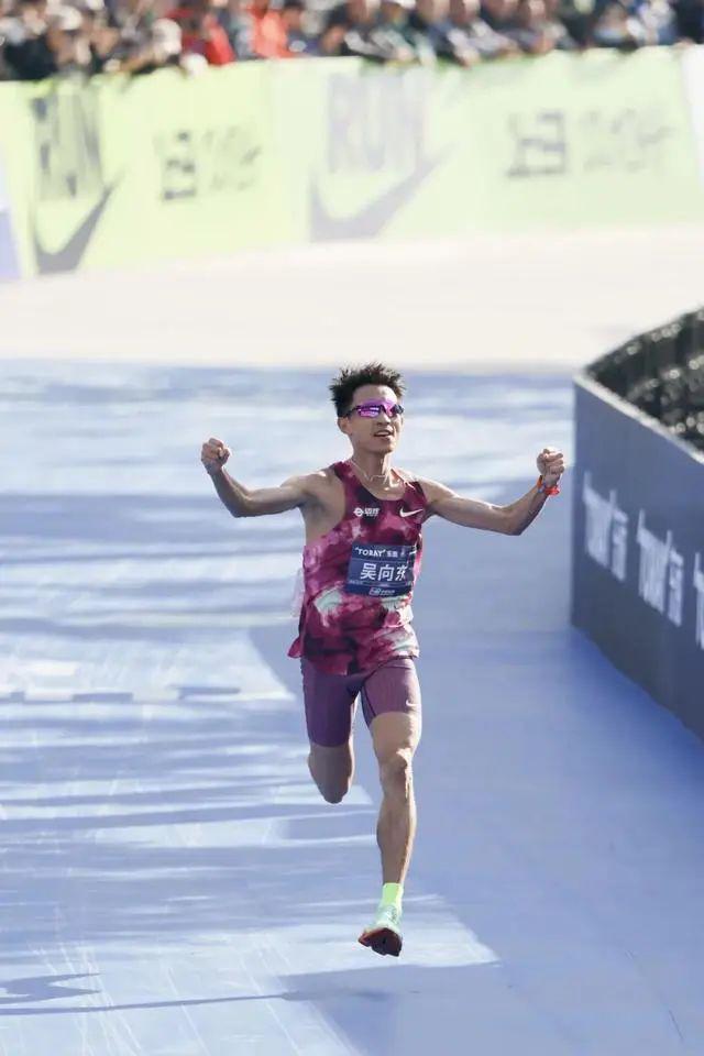 克！但大迫杰还没和特步正式牵手！AG真人娱乐网址吴向东成功签约耐(图5)